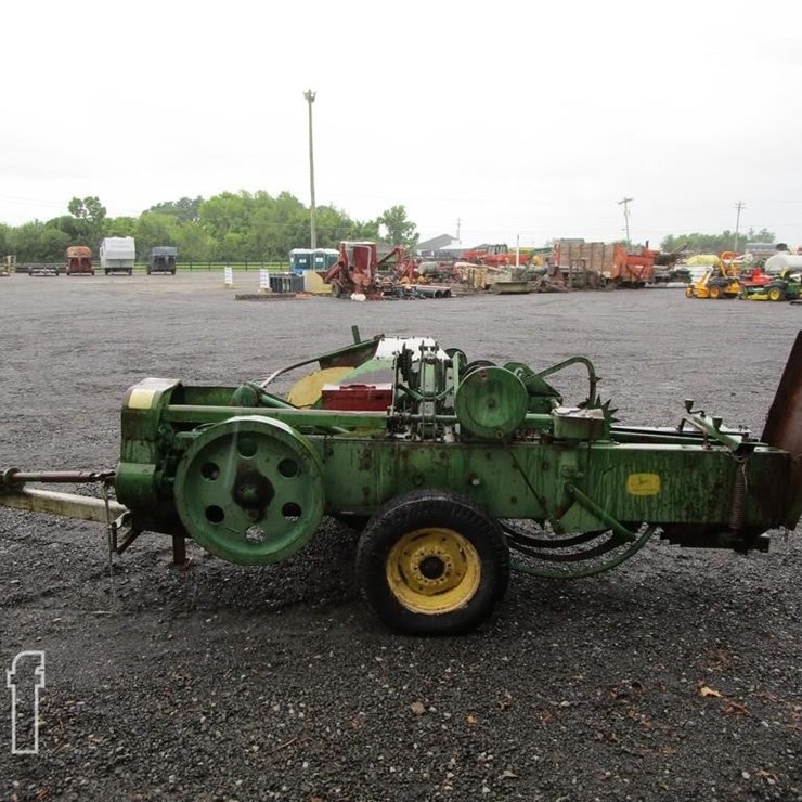 JOHN DEERE 24T