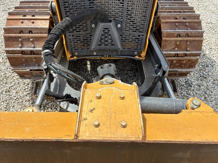 2022-john-deere-450-image-17