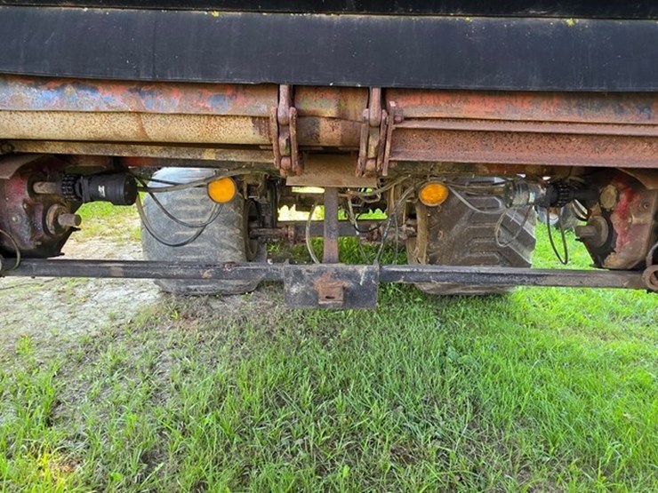 tandem-axle-silage-cart-image-19