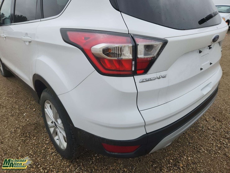2017-ford-escape-se-image-27