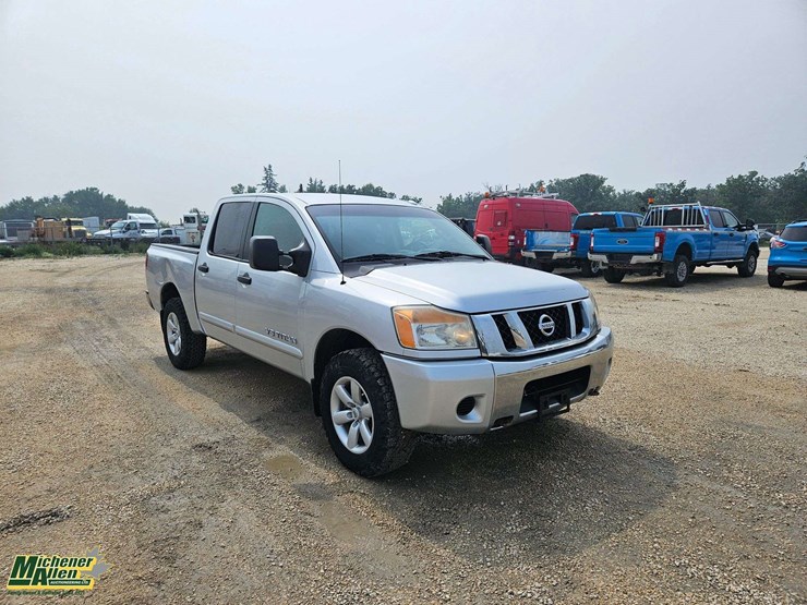 2014-nissan-titan-image-4