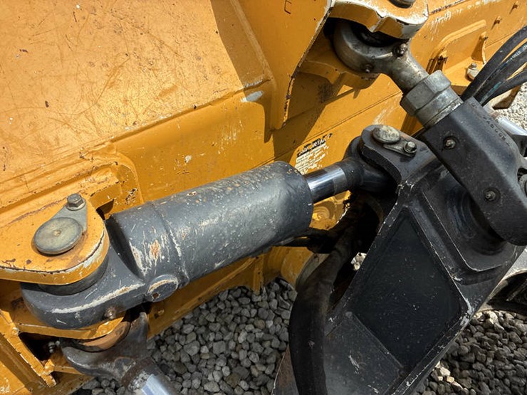 2022-john-deere-450-image-21