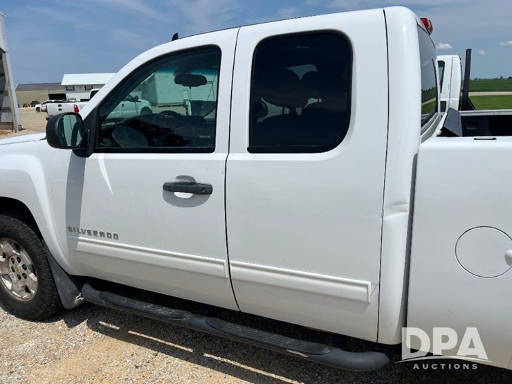 2013-chevrolet-silverado-image-38