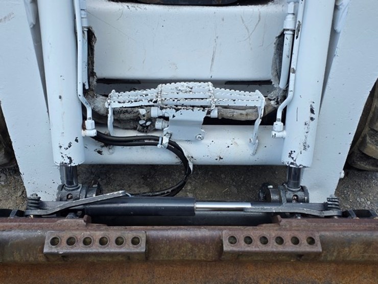 2011-bobcat-s630-image-35