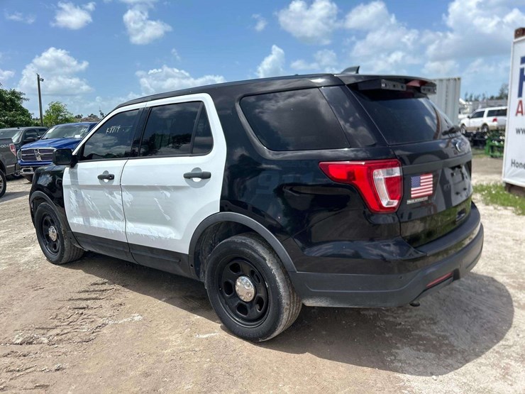 2018-ford-explorer-image-4