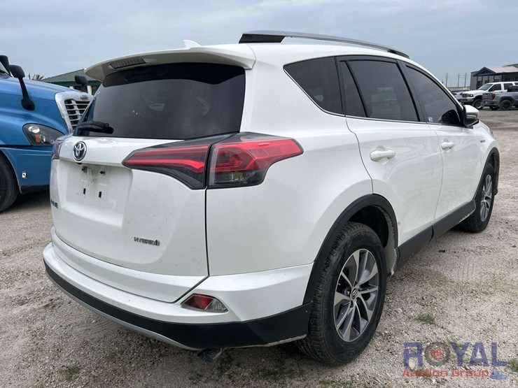 2018-toyota-rav4-image-3