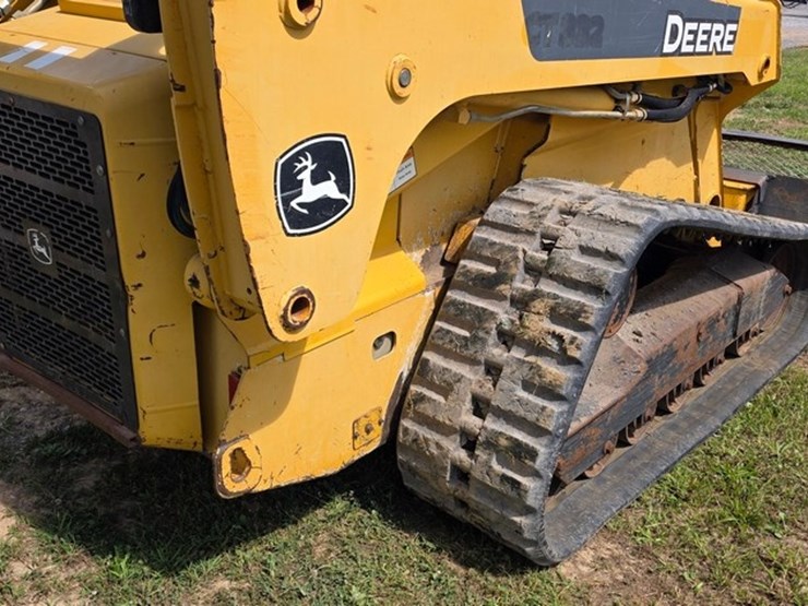 2007-deere-ct332-image-15
