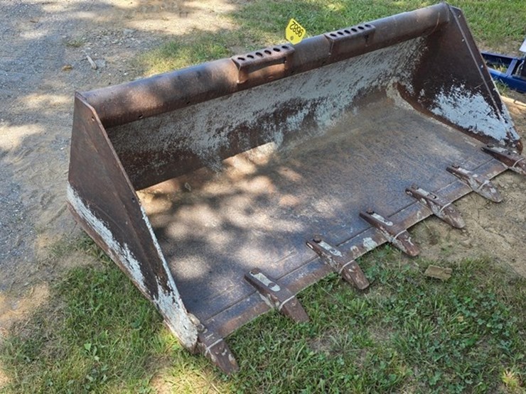 66"-skidloader-tooth-bucket-image-3
