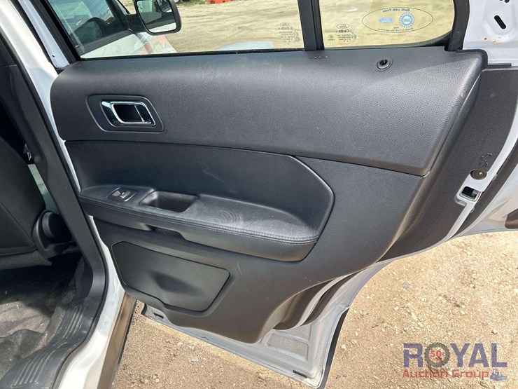 2016-ford-explorer-image-18