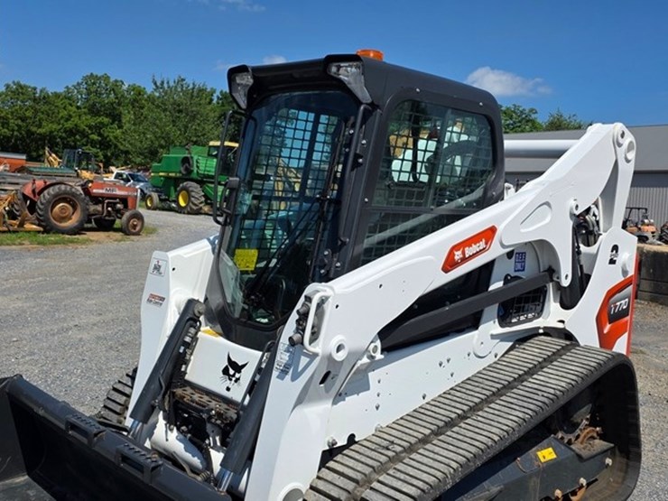 2023-bobcat-t770-image-35