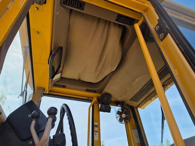 2001-deere-670c-image-58