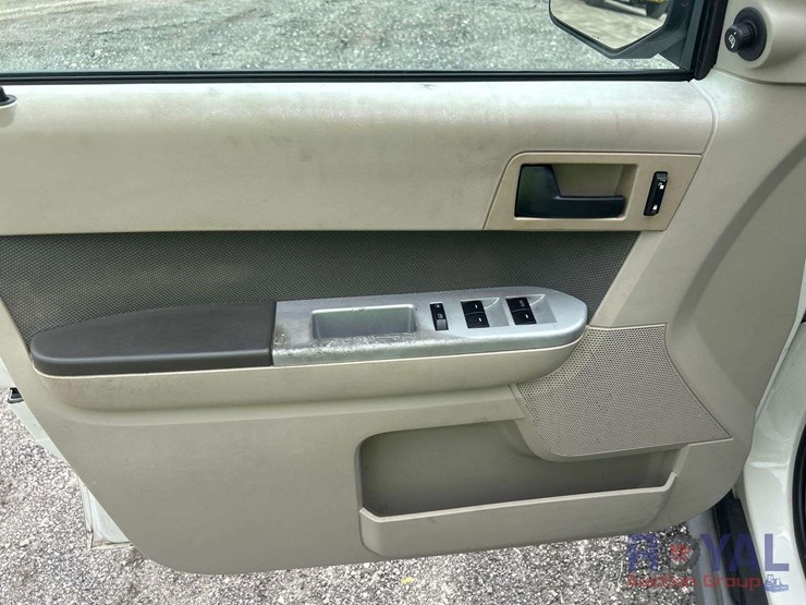 2009-ford-escape-hybrid-image-12