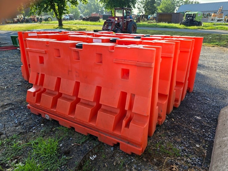 6-6'-orange-plastic-barriers-image-3