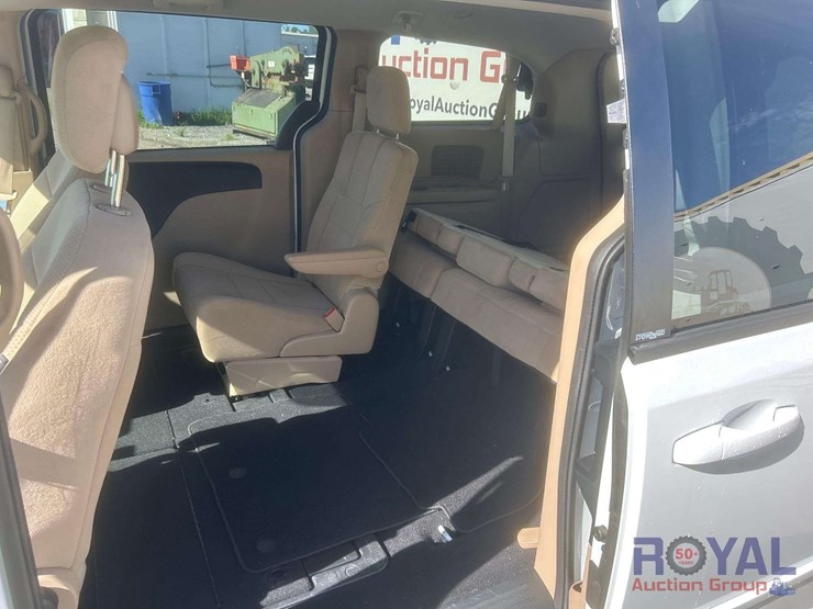 2013-dodge-grand-caravan-se-image-15