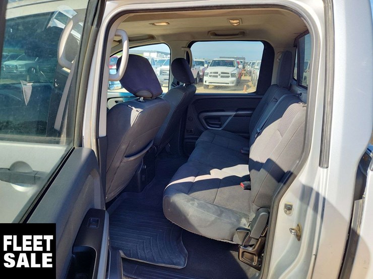 2015-nissan-titan-image-13