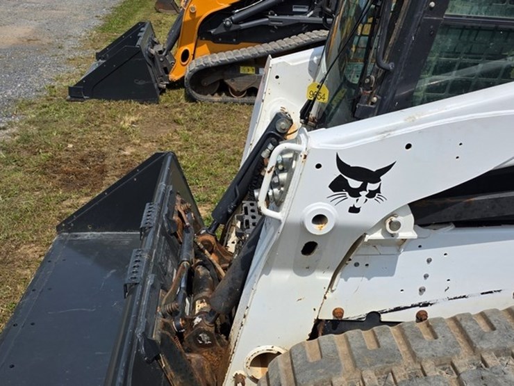 2022-bobcat-t770-image-32