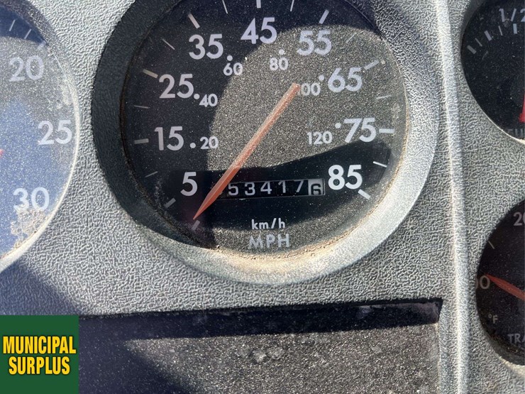 2000-freightliner-fl80-image-8