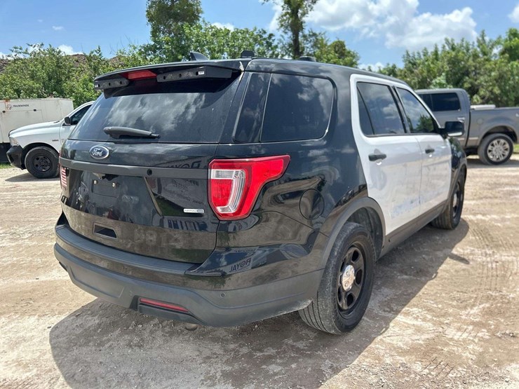 2018-ford-explorer-image-3