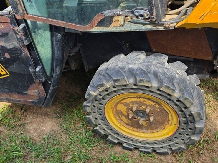 2011-jcb-515-40-image-21