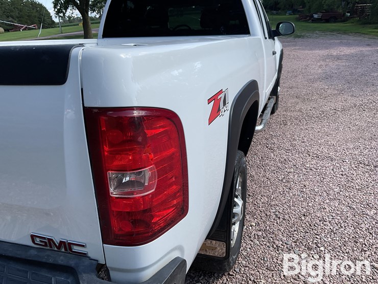 2012-chevrolet-silverado-2500-image-17