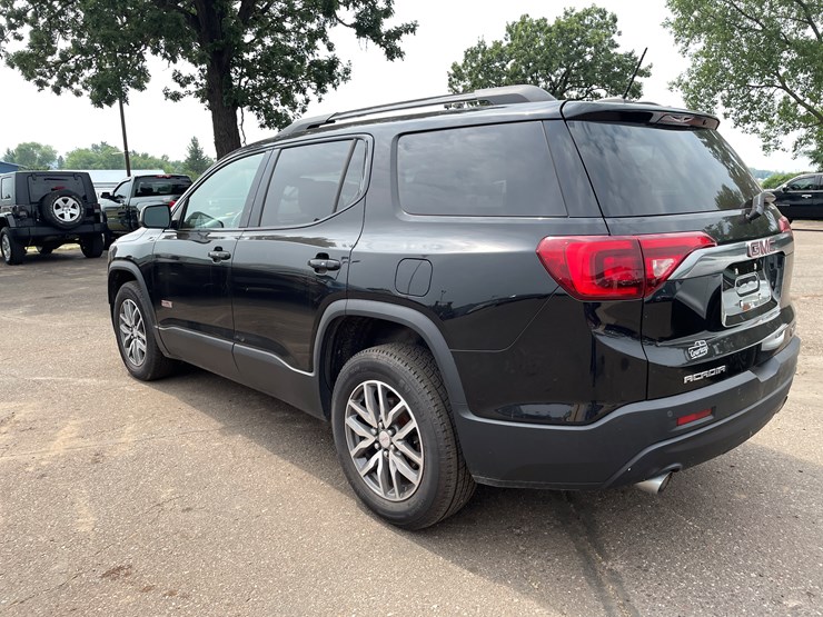 2017-gmc-acadia-image-3