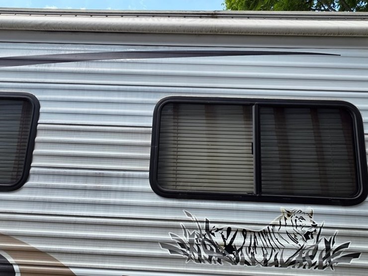 2003-fleetwood-2-axle-camper-(title)-image-20