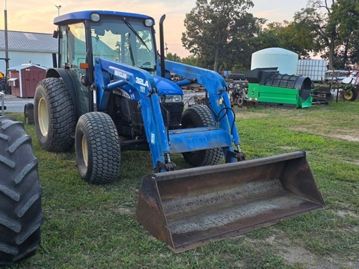 new-holland-tn70d-image-1