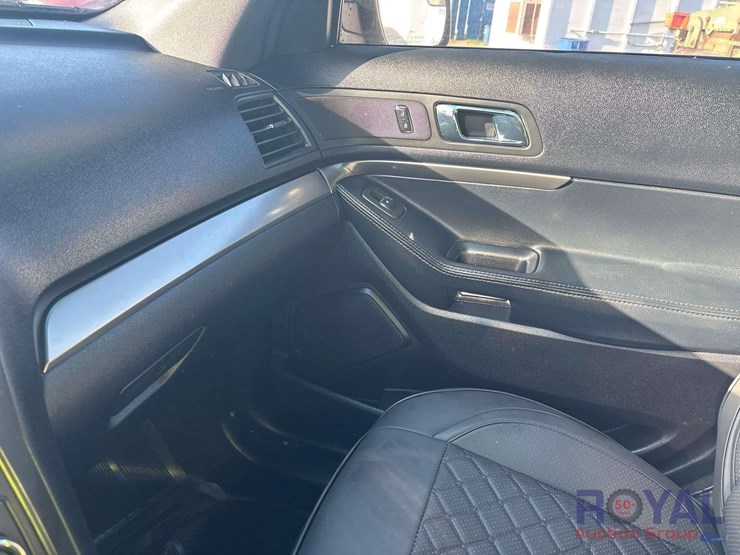 2016-ford-explorer-image-15