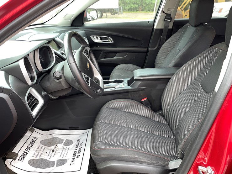 2015-chevrolet-equinox-lt-image-43