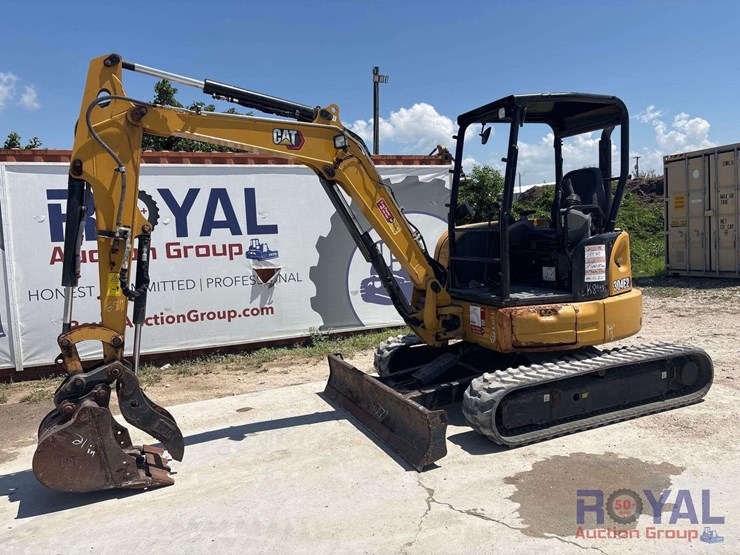 2021-caterpillar-304e2-mini-excavator-image-1