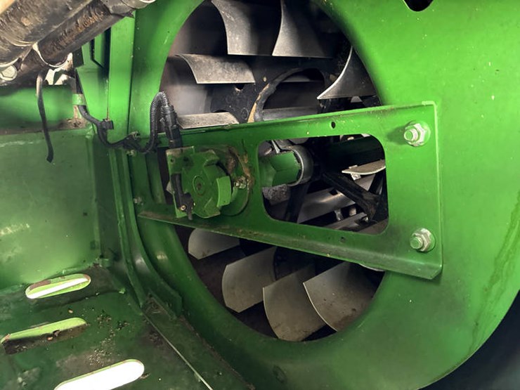 2014-john-deere-s690-image-64