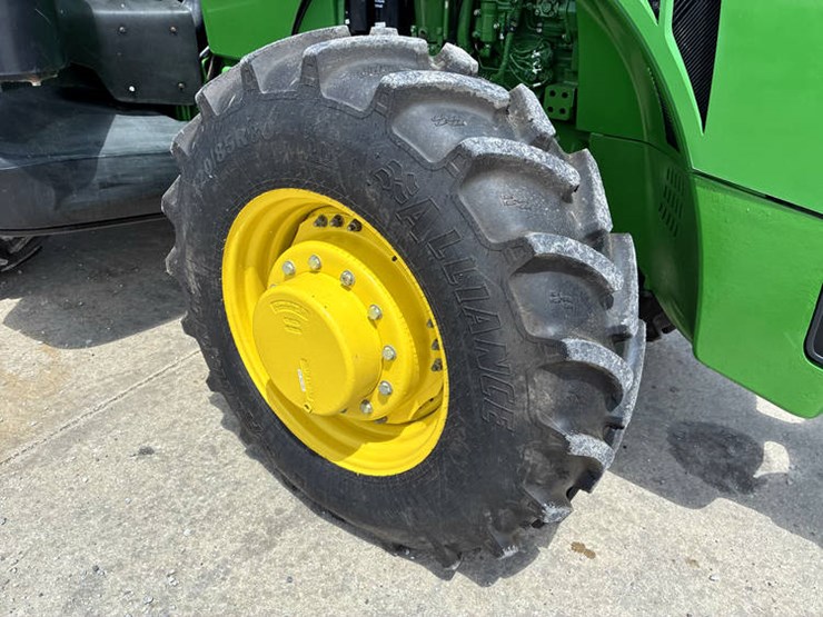2014-john-deere-8285r-image-55