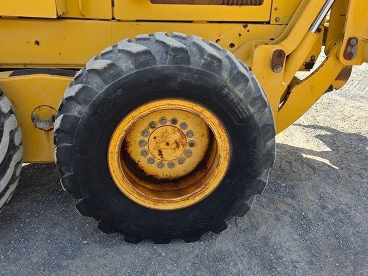 2001-deere-670c-image-21