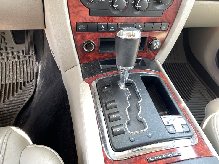 2006-jeep-commander-image-29
