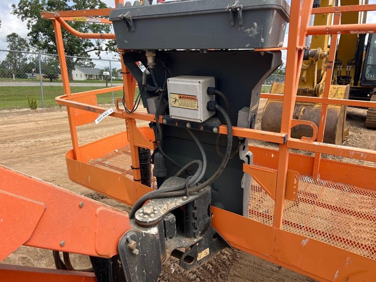 2005-jlg-660sj-image-21