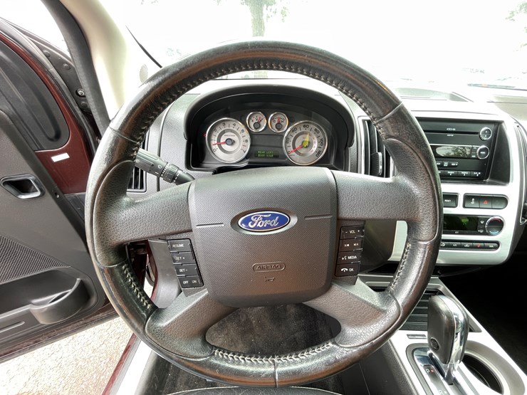 2010-ford-edge-image-57