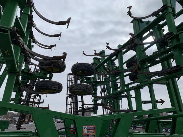 2013-john-deere-2210-image-3