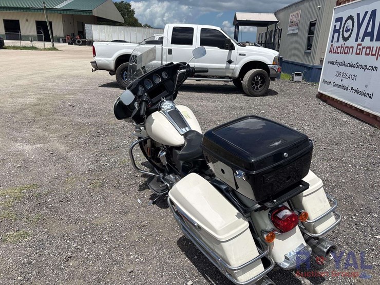 2019-harley-davidson-flhtp-police-electra-glide-motorcycle-image-4
