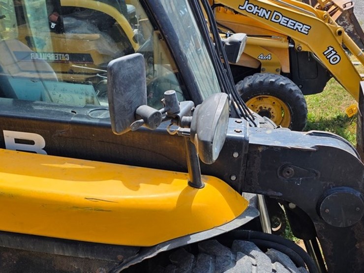 2011-jcb-515-40-image-10