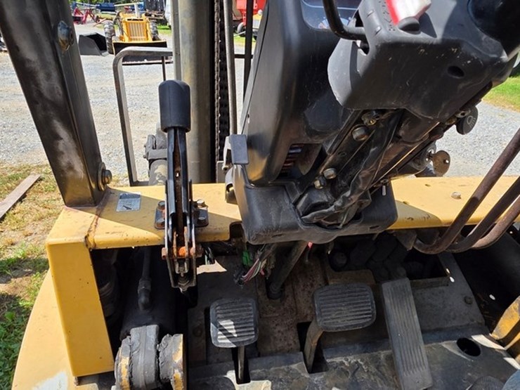 2005-caterpillar-dp40kl-image-43