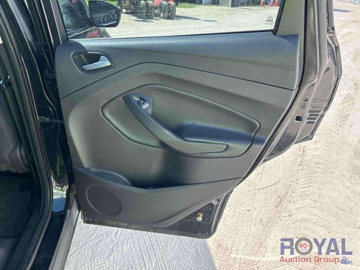 2015-ford-escape-image-36