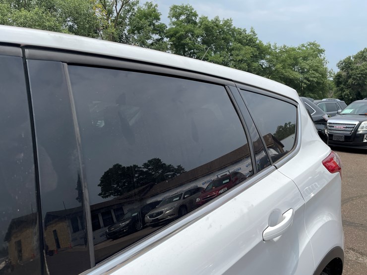 2015-ford-escape-se-image-15