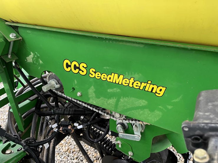 2017-john-deere-1990-image-78