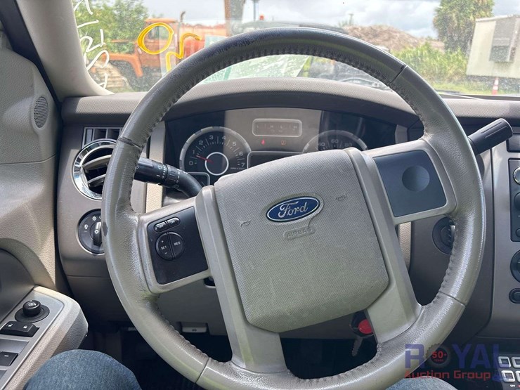 2012-ford-expedition-image-13