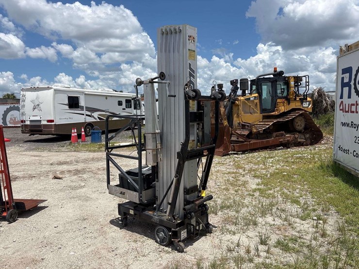 2007-jlg-41am-dc-electric-vertical-mast-lift-image-4