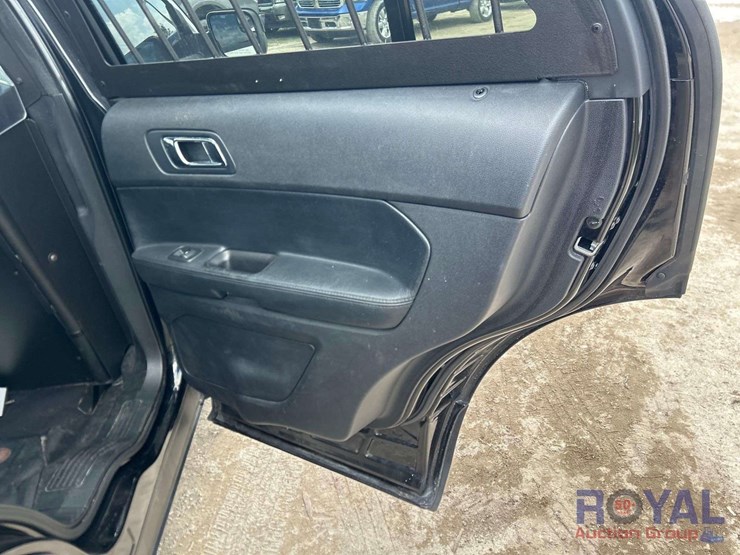 2017-ford-explorer-image-21