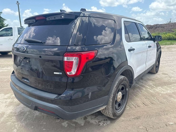 2019-ford-explorer-image-3