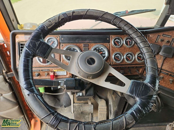 2007-freightliner-fld120-image-11