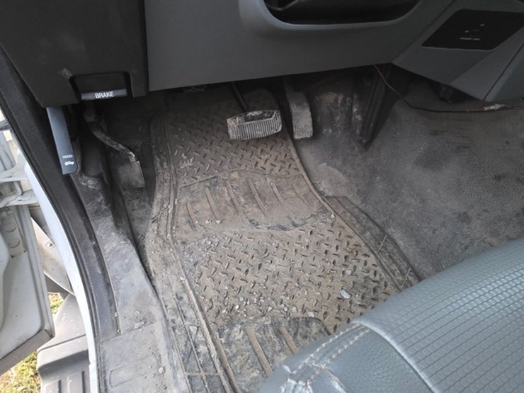 2010-ford-f550-image-56