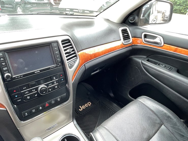 2013-jeep-grand-cherokee-image-54